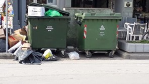 Έκκληση του Δήμου Λαρισαίων: Ρίξτε τα σκουπίδια μέσα στους κάδους